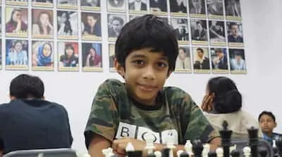 Exploit aux échecs: un jeune prodige de 8 ans bat un grand maître de 37 ans